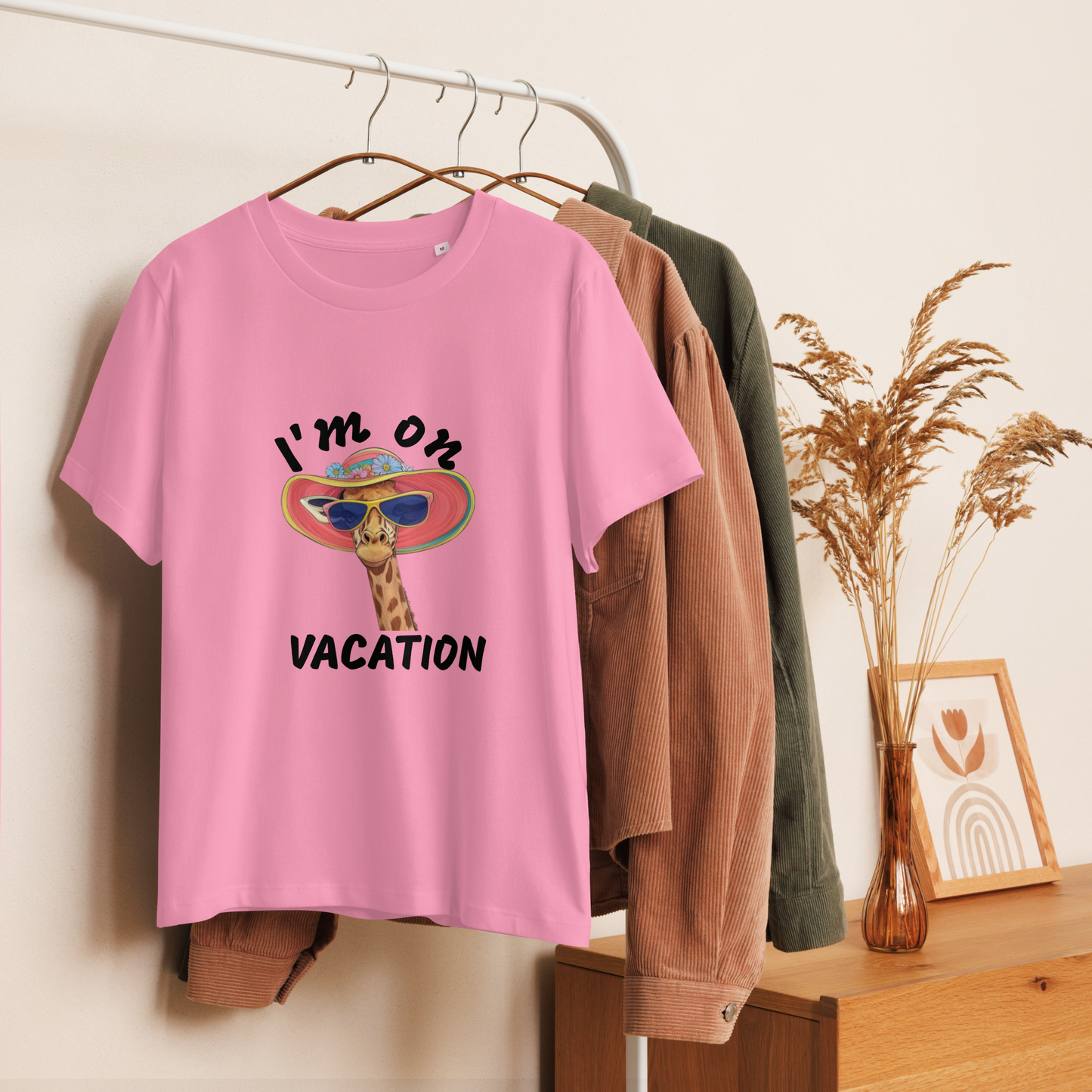 Giraffe Women’s organic neck t-shirt I am on vacation