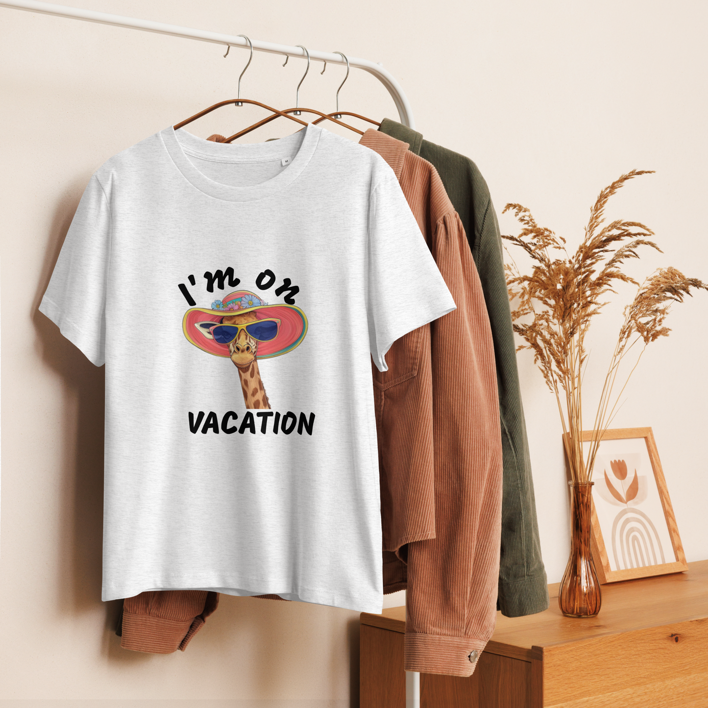 Giraffe Women’s organic neck t-shirt I am on vacation