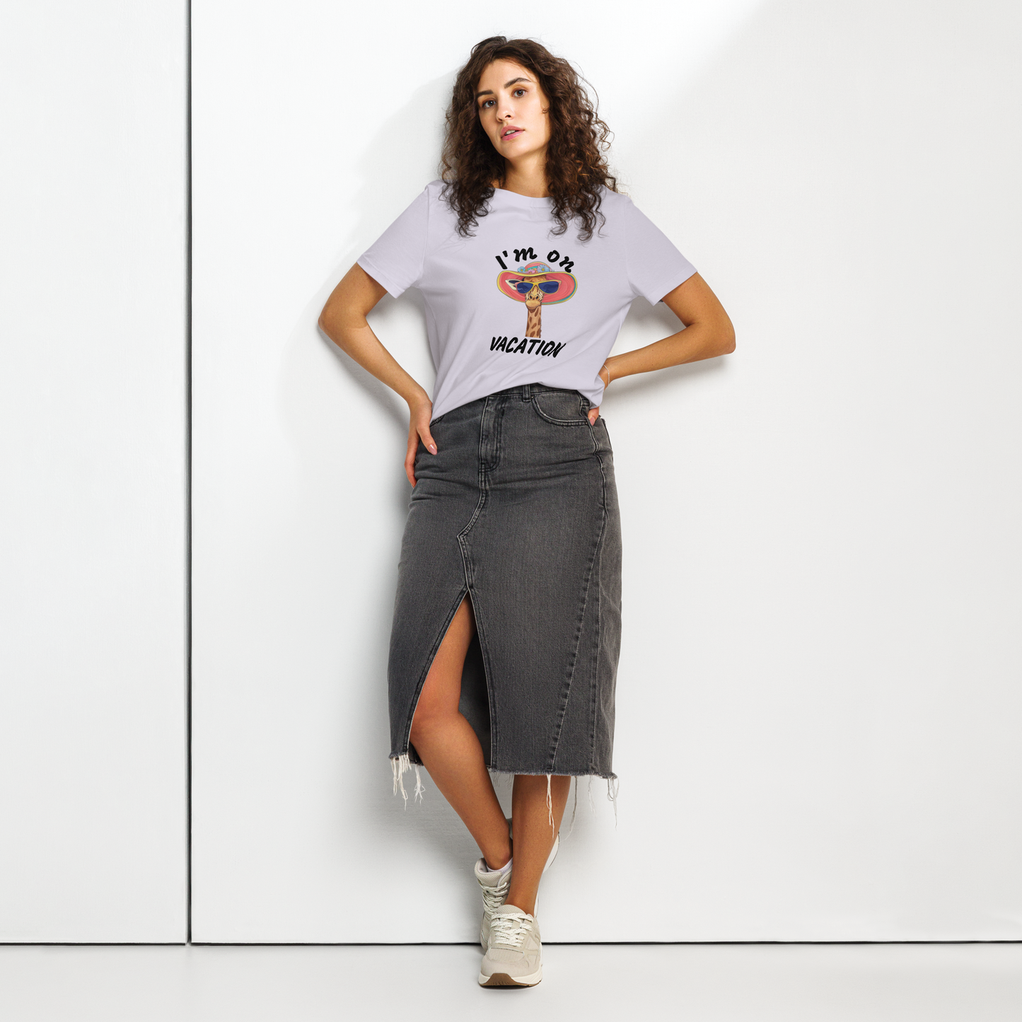 Giraffe Women’s organic neck t-shirt I am on vacation