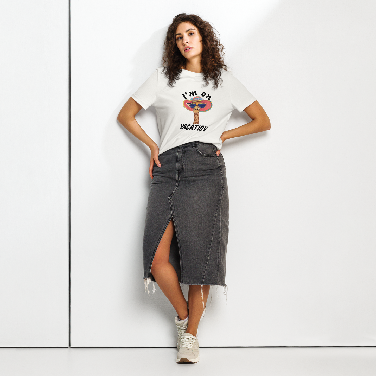 Giraffe Women’s organic neck t-shirt I am on vacation