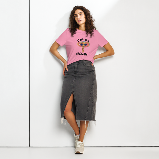Giraffe Women’s organic neck t-shirt I am on vacation