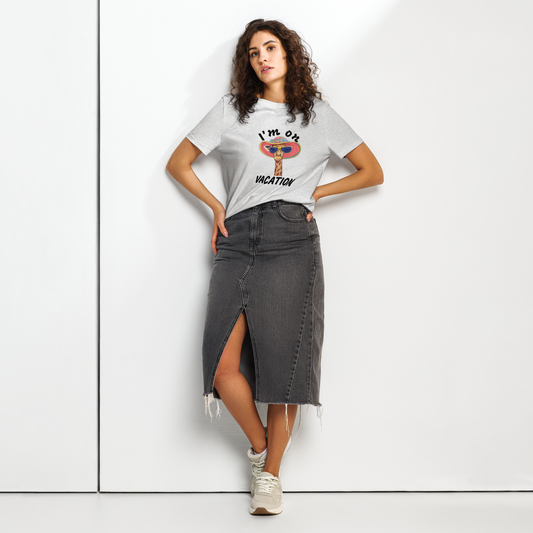 Giraffe Women’s organic neck t-shirt I am on vacation